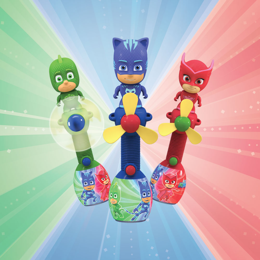 Surprise Fans candy toys with licensed characters